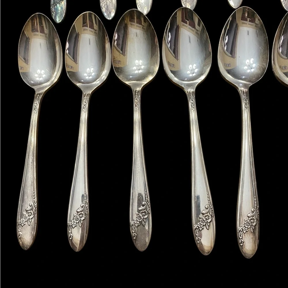 Vintage 1946 Oneida Tudor Plate Queen Bess Silverplate Teaspoons - Set of 14